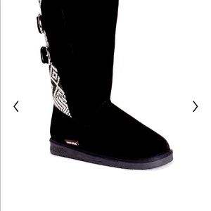 Mukluk boots size 8